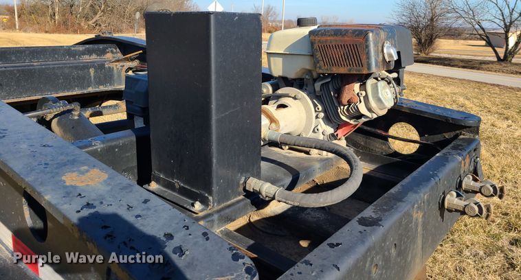 image for item IA9257 2000 Fontaine lowboy equipment trailer