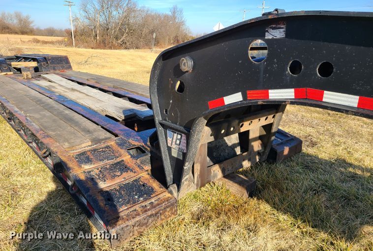 image for item IA9257 2000 Fontaine lowboy equipment trailer