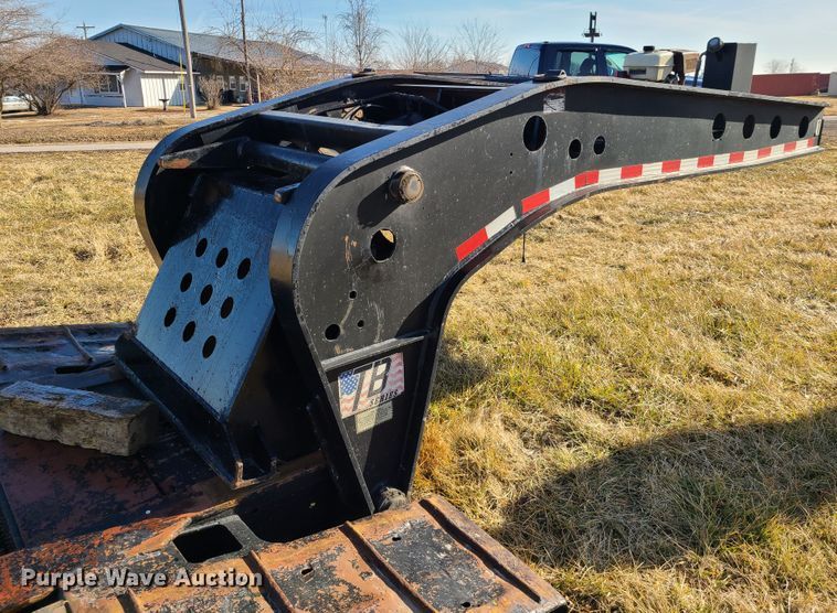 image for item IA9257 2000 Fontaine lowboy equipment trailer