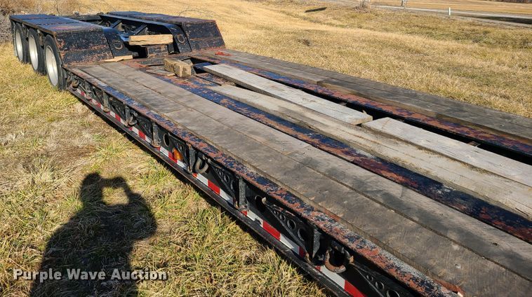 image for item IA9257 2000 Fontaine lowboy equipment trailer