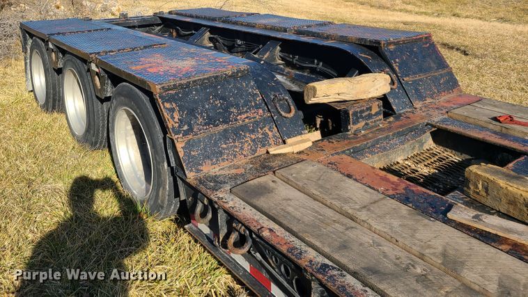 image for item IA9257 2000 Fontaine lowboy equipment trailer