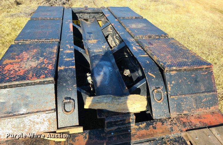 image for item IA9257 2000 Fontaine lowboy equipment trailer