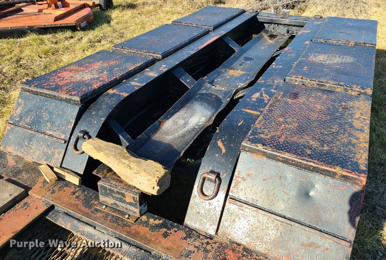 image for item IA9257 2000 Fontaine lowboy equipment trailer