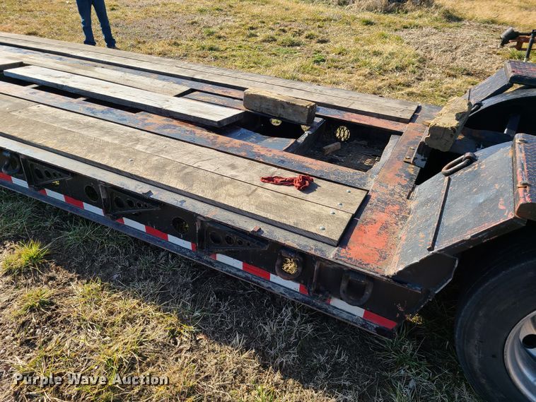 image for item IA9257 2000 Fontaine lowboy equipment trailer
