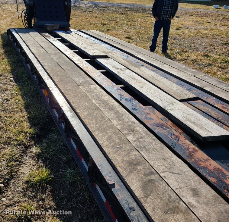 image for item IA9257 2000 Fontaine lowboy equipment trailer