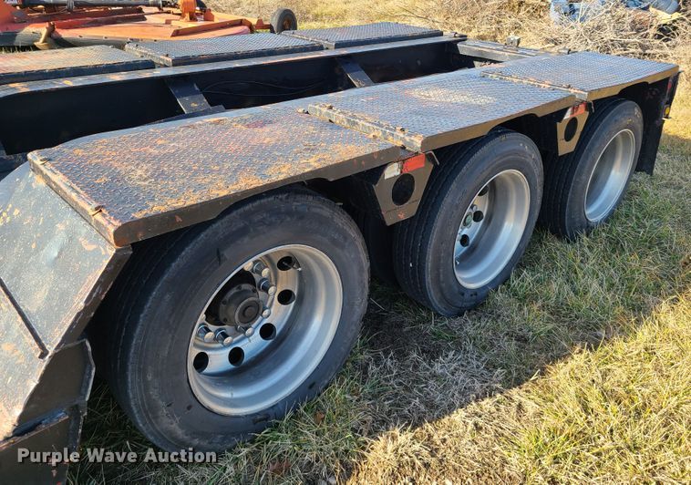 image for item IA9257 2000 Fontaine lowboy equipment trailer