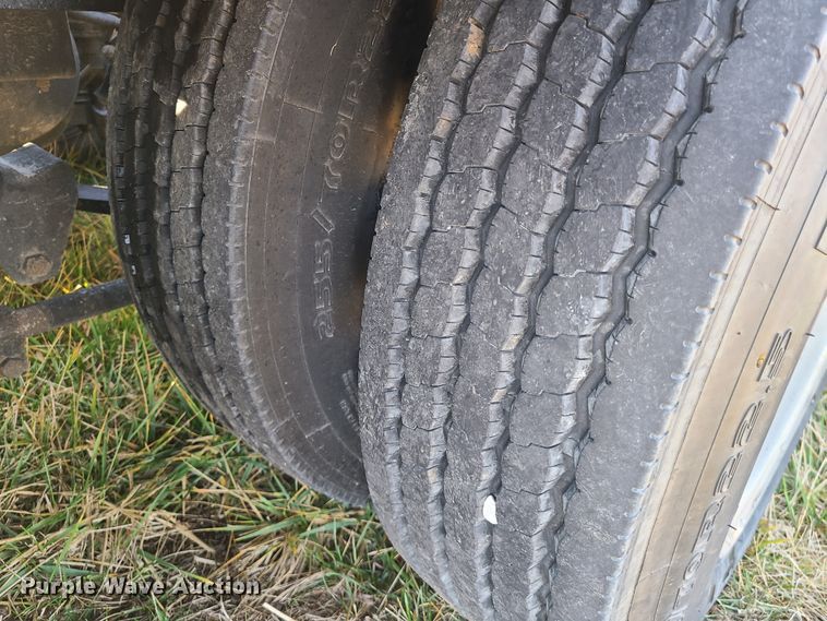 image for item IA9257 2000 Fontaine lowboy equipment trailer