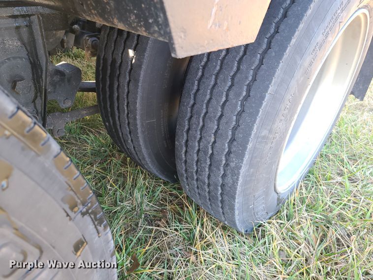 image for item IA9257 2000 Fontaine lowboy equipment trailer