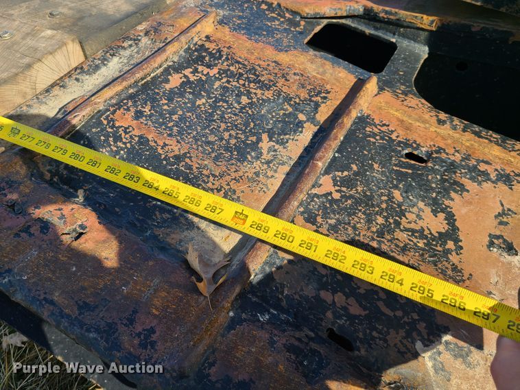 image for item IA9257 2000 Fontaine lowboy equipment trailer