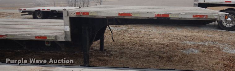 image for item IG9203 2007 Utility drop deck trailer