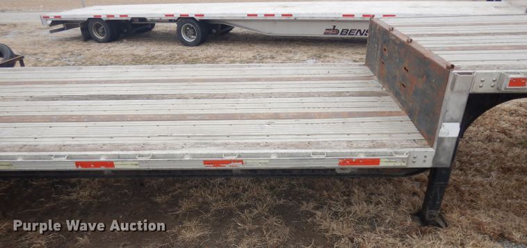 image for item IG9203 2007 Utility drop deck trailer
