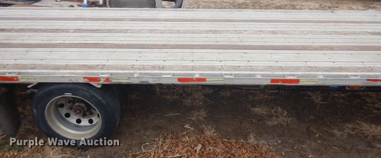 image for item IG9203 2007 Utility drop deck trailer