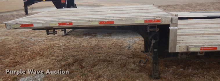 image for item IG9203 2007 Utility drop deck trailer