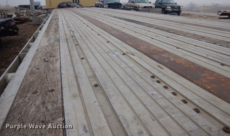 image for item IG9203 2007 Utility drop deck trailer