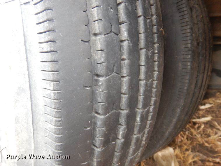 image for item IG9203 2007 Utility drop deck trailer