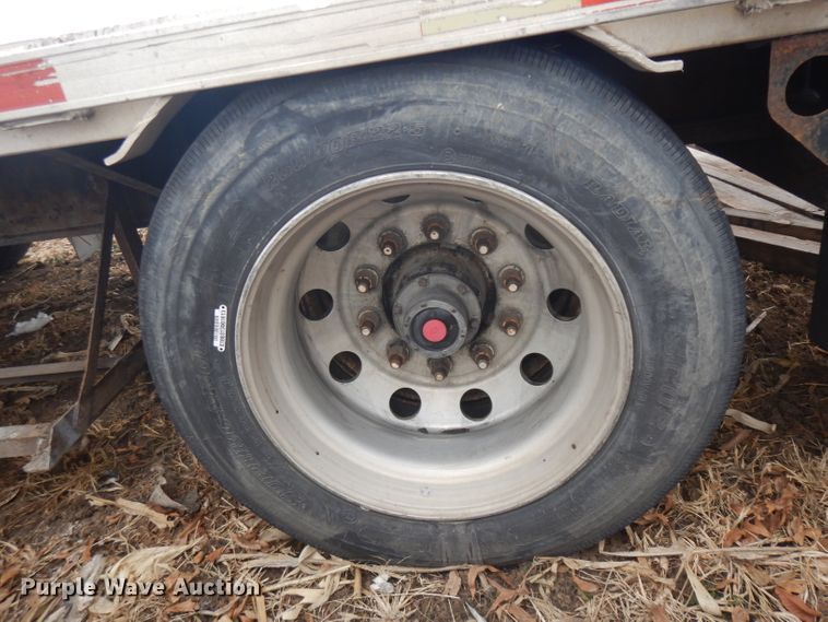 image for item IG9203 2007 Utility drop deck trailer