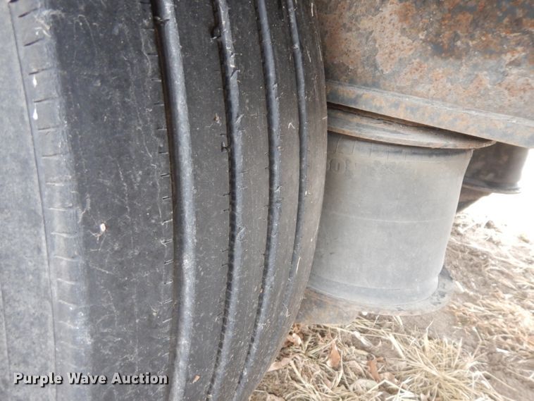 image for item IG9203 2007 Utility drop deck trailer