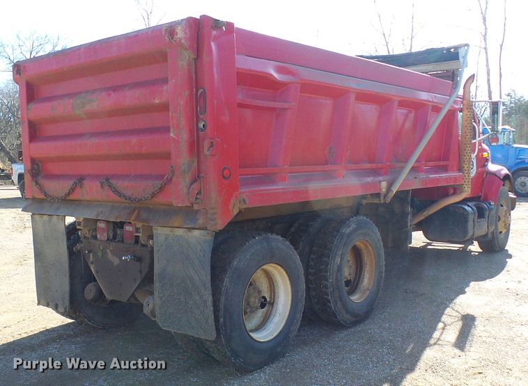 image for item DC2756 2002 International 4900  dump truck