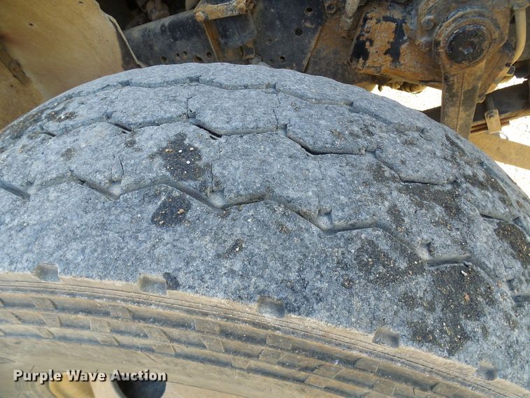 image for item DC2756 2002 International 4900  dump truck