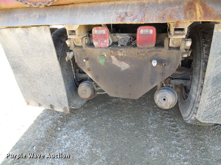 image for item DC2756 2002 International 4900  dump truck