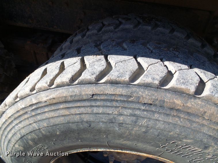 image for item DC2756 2002 International 4900  dump truck