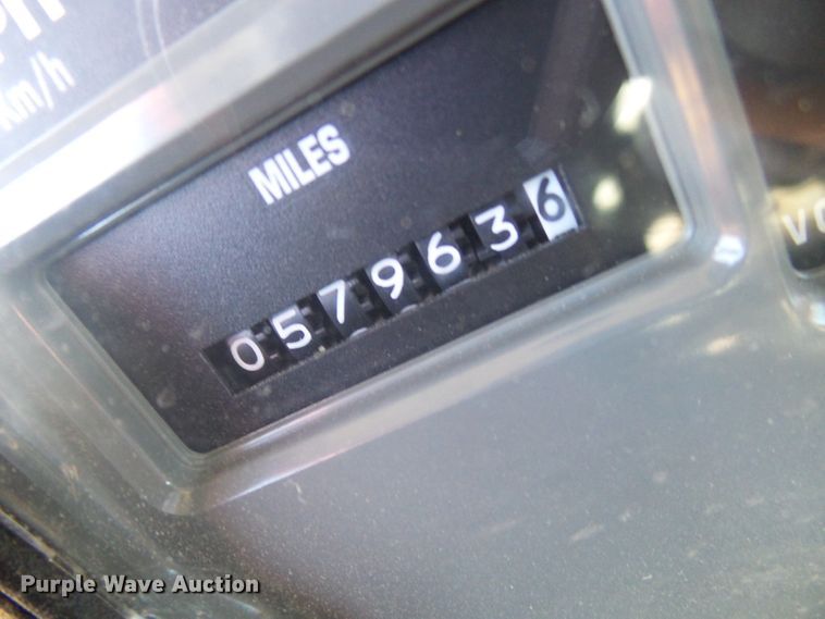 image for item DC2756 2002 International 4900  dump truck