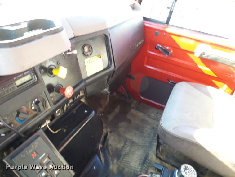 image for item DC2756 2002 International 4900  dump truck