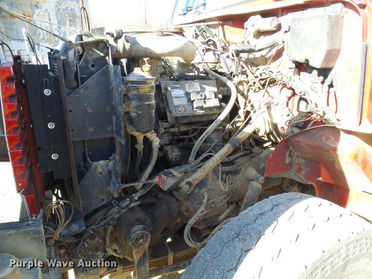 image for item DC2756 2002 International 4900  dump truck