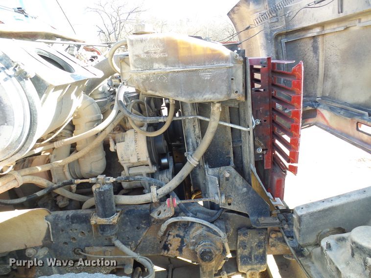 image for item DC2756 2002 International 4900  dump truck