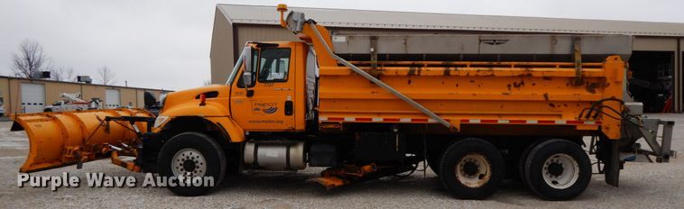 image for item DF6373 2006 International 7400  dump truck