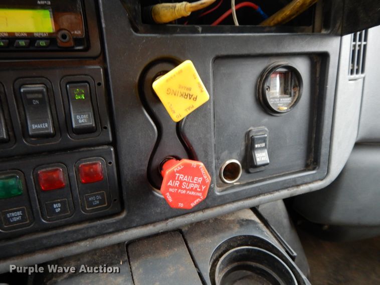 image for item DF6373 2006 International 7400  dump truck