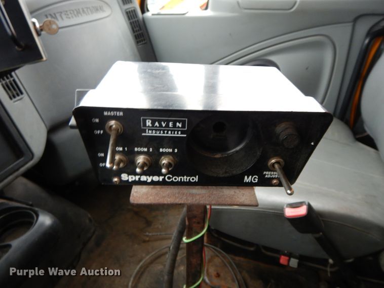 image for item DF6373 2006 International 7400  dump truck