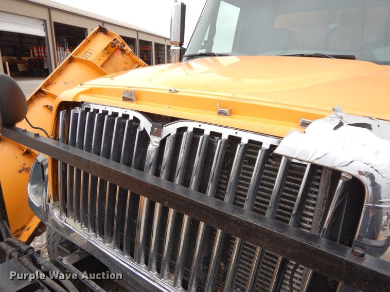 image for item DF6373 2006 International 7400  dump truck