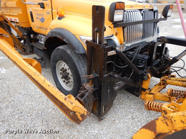 image for item DF6373 2006 International 7400  dump truck