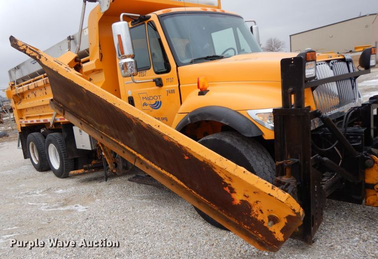 image for item DF6373 2006 International 7400  dump truck