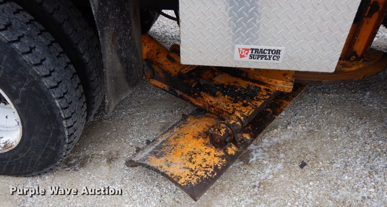 image for item DF6373 2006 International 7400  dump truck