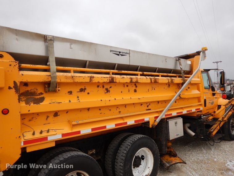 image for item DF6373 2006 International 7400  dump truck