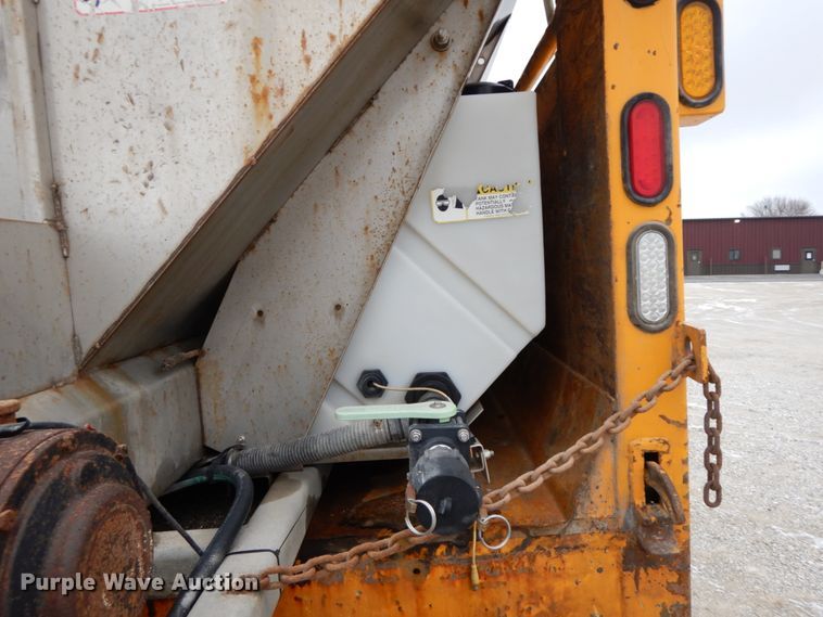 image for item DF6373 2006 International 7400  dump truck