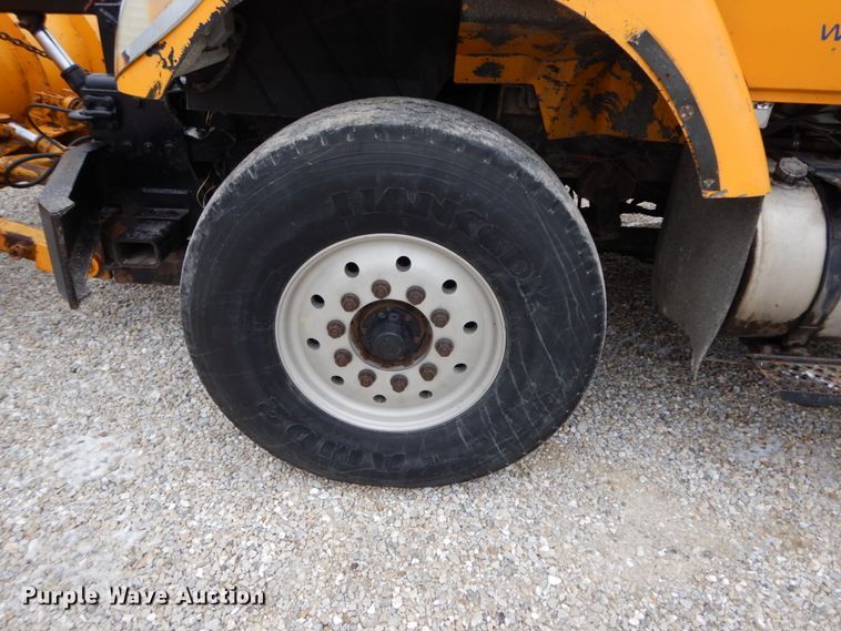 image for item DF6373 2006 International 7400  dump truck