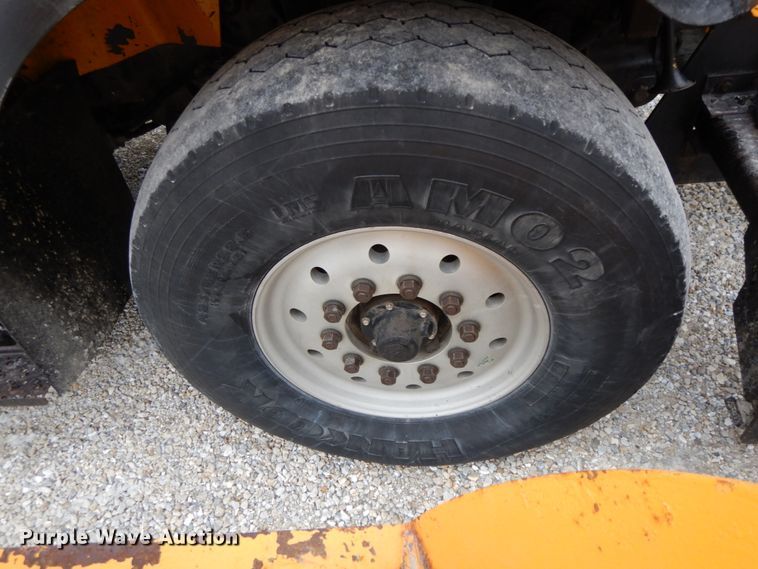 image for item DF6373 2006 International 7400  dump truck