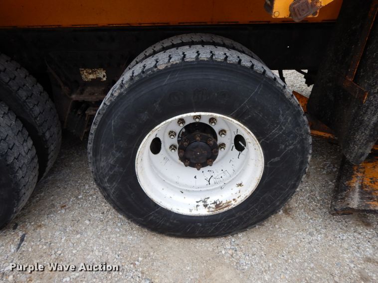 image for item DF6373 2006 International 7400  dump truck