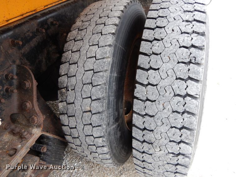 image for item DF6373 2006 International 7400  dump truck