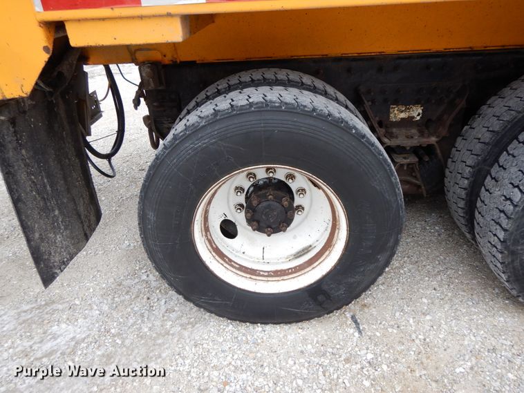 image for item DF6373 2006 International 7400  dump truck