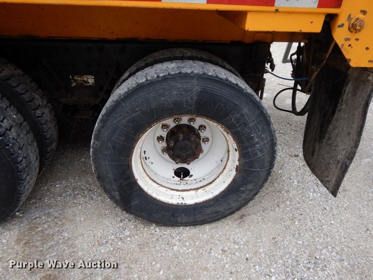 image for item DF6373 2006 International 7400  dump truck