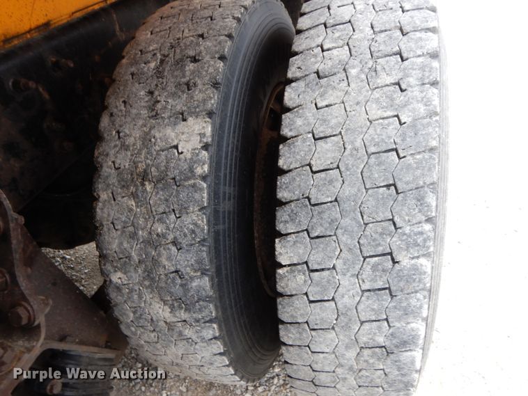 image for item DF6373 2006 International 7400  dump truck