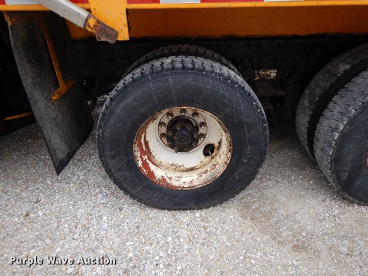 image for item DF6373 2006 International 7400  dump truck