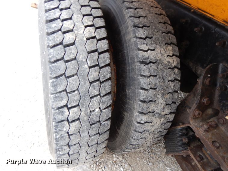 image for item DF6373 2006 International 7400  dump truck