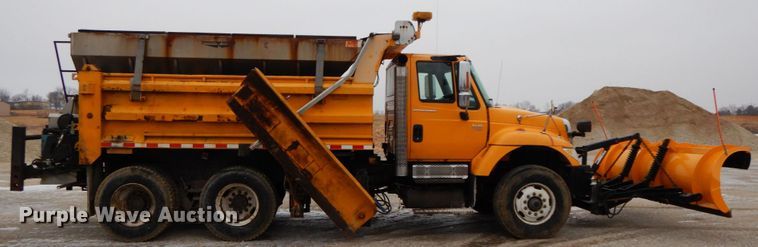 image for item DF6374 2006 International 7400  dump truck