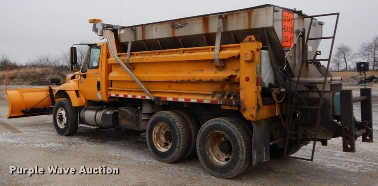 image for item DF6374 2006 International 7400  dump truck