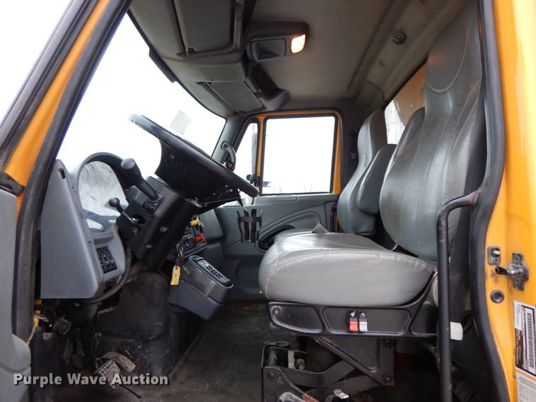 image for item DF6374 2006 International 7400  dump truck